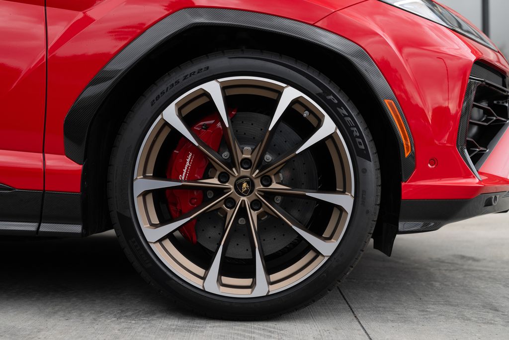 2026 Lamborghini Urus SE - Photo 8