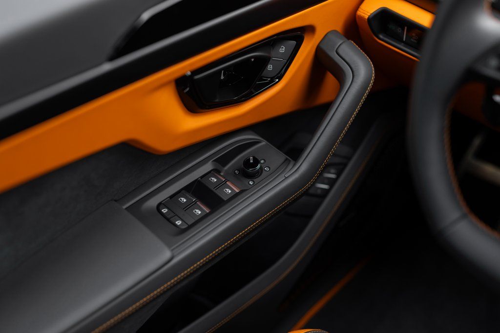 2025 Lamborghini Urus SE - Photo 51