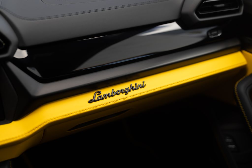 2026 Lamborghini Urus SE - Photo 39
