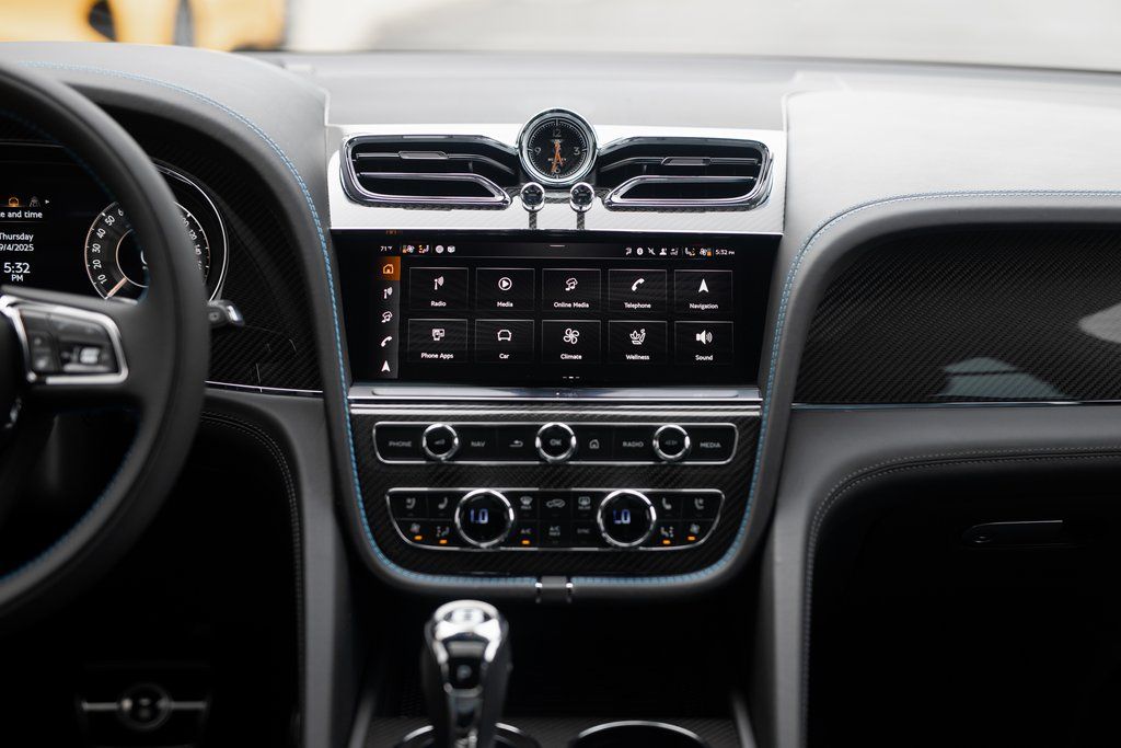 2025 Bentley Bentayga S - Photo 23