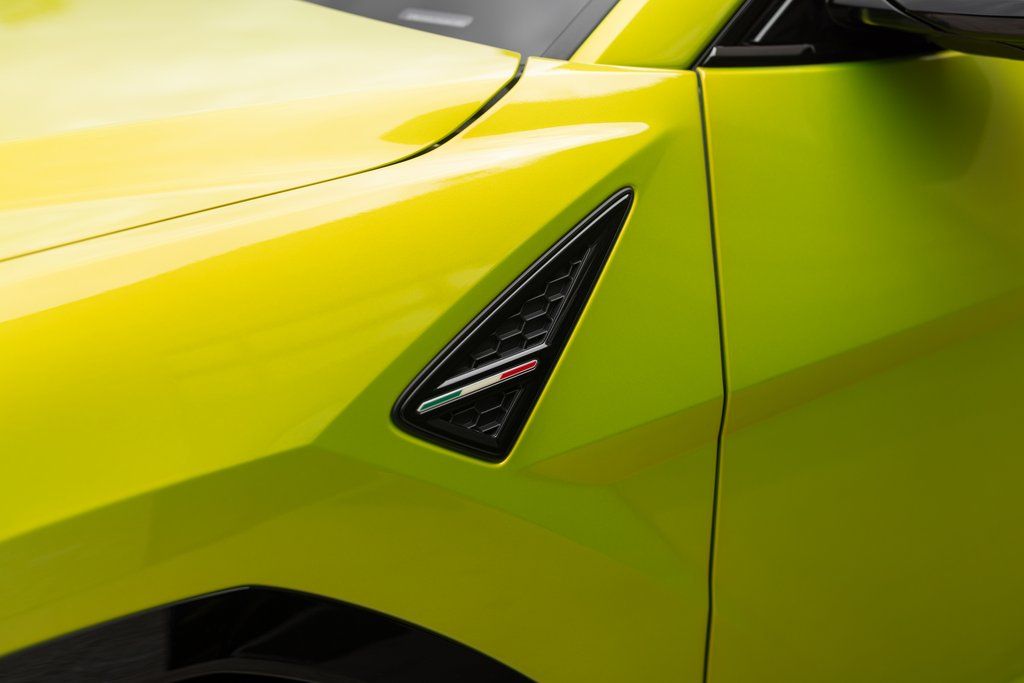 2025 Lamborghini Urus SE - Photo 7
