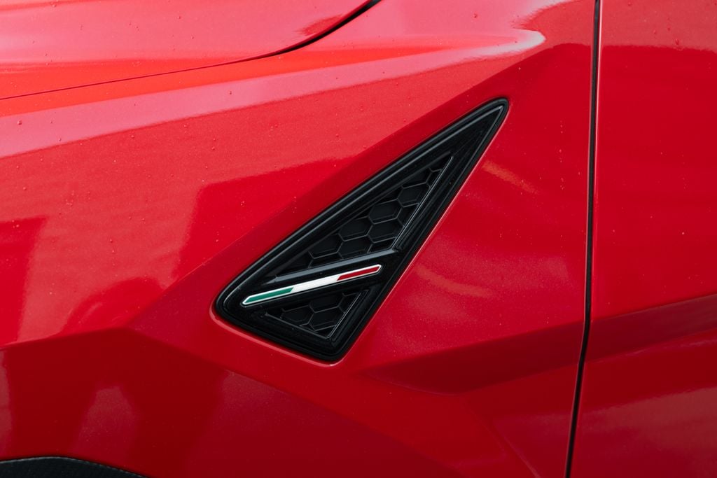 2026 Lamborghini Urus SE - Photo 10