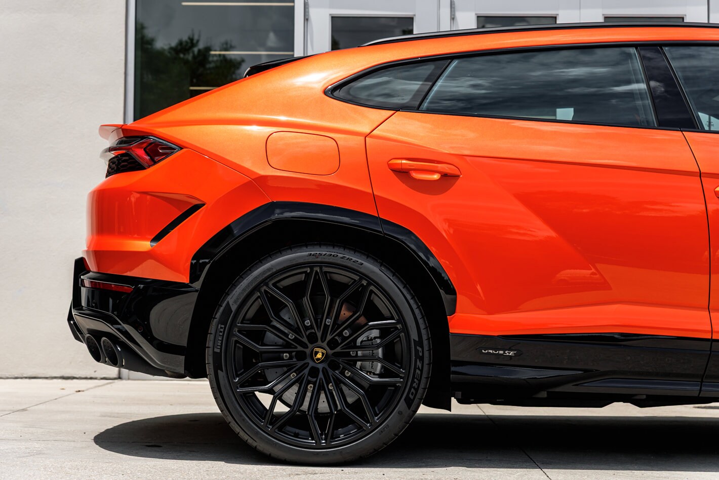 2025 Lamborghini Urus SE photo 4