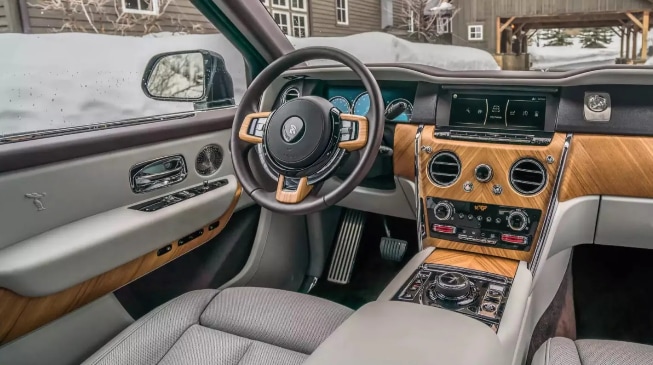 2021 Rolls Royce Cullinan Interior (1) (1)-653x365.jpg