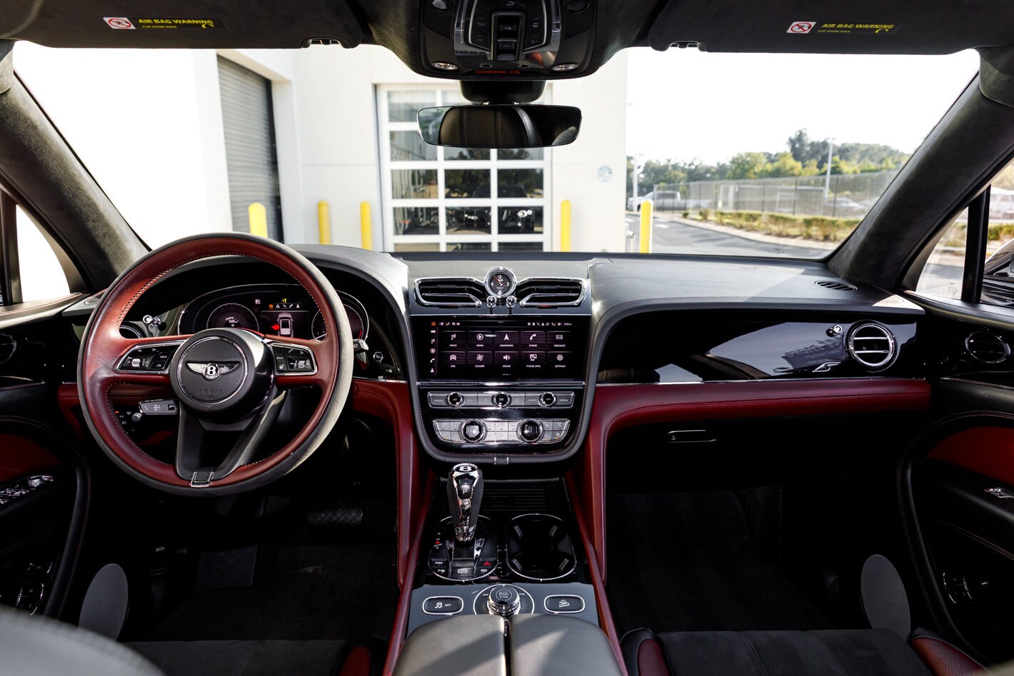 2022 Bentley Bentayga V8 photo 4