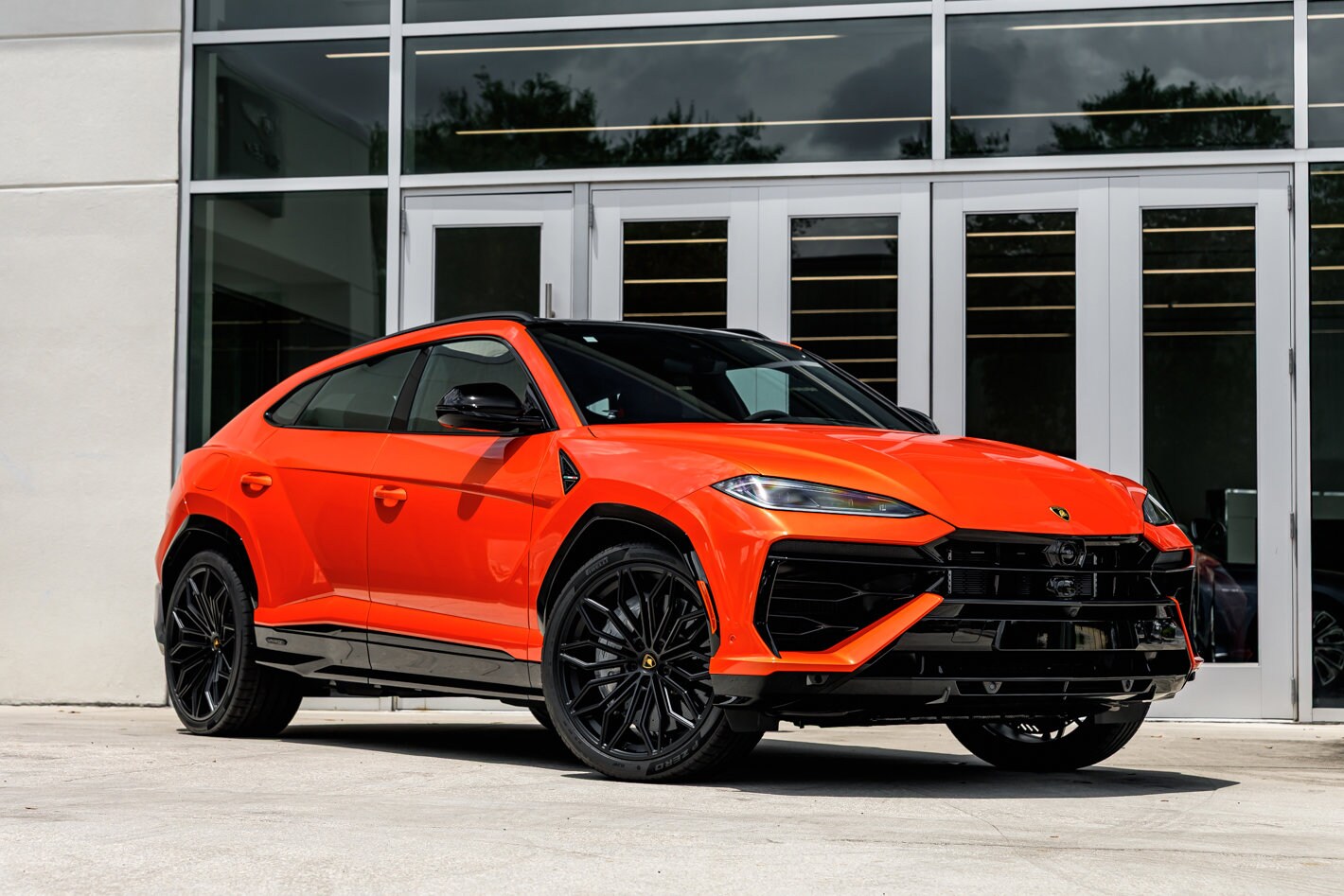 2025 Lamborghini Urus SE photo 2