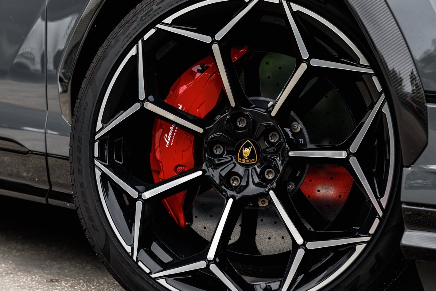 2023 Lamborghini Urus Performante photo 2