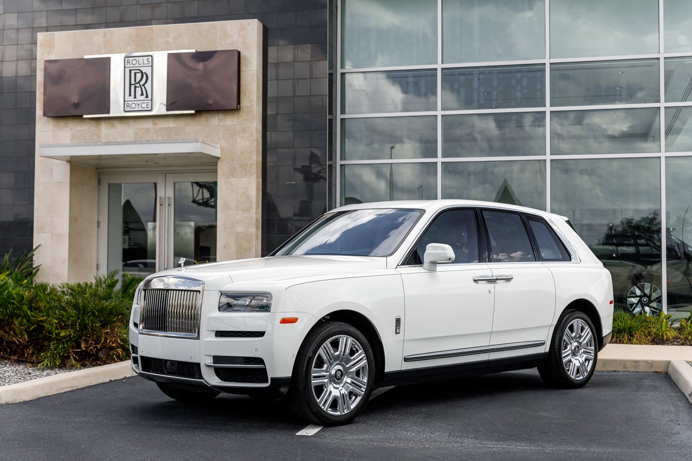 2023 Rolls-Royce Cullinan -'s photo