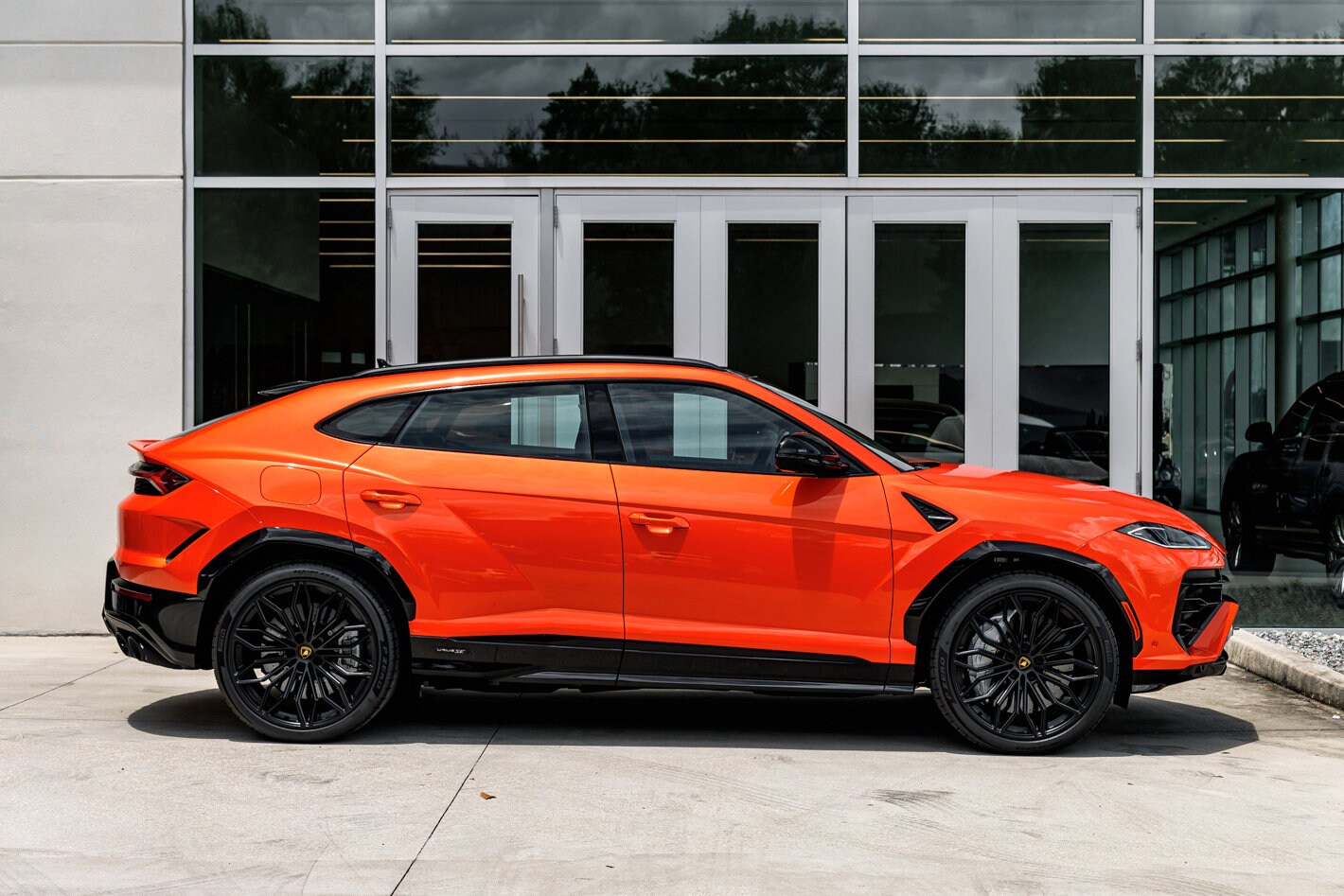 2025 Lamborghini Urus SE photo 3