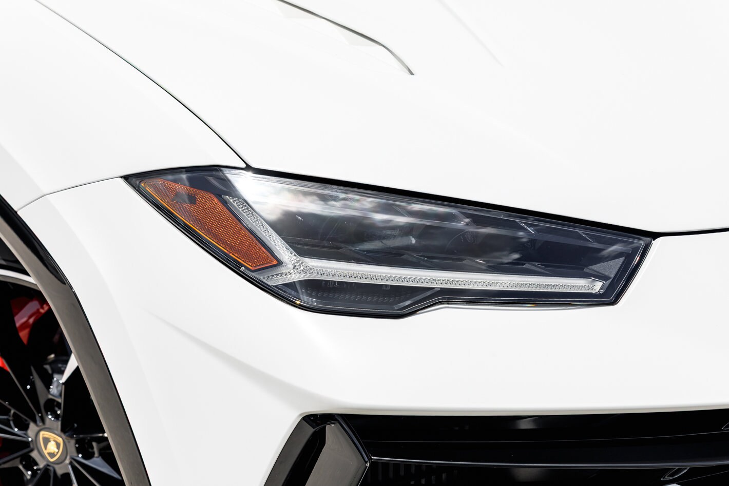 2023 Lamborghini Urus S photo 3
