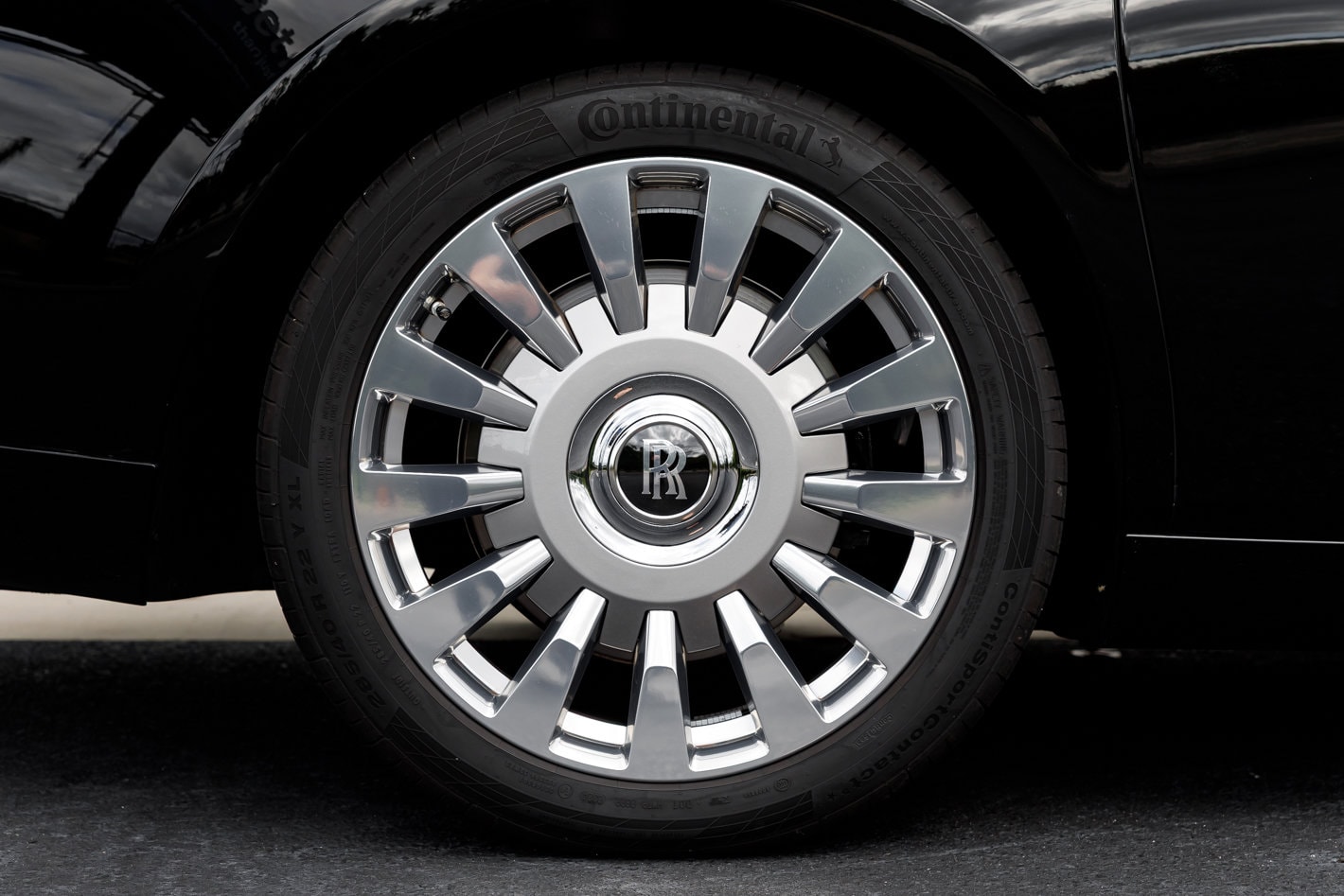2024 Rolls-Royce Phantom Base