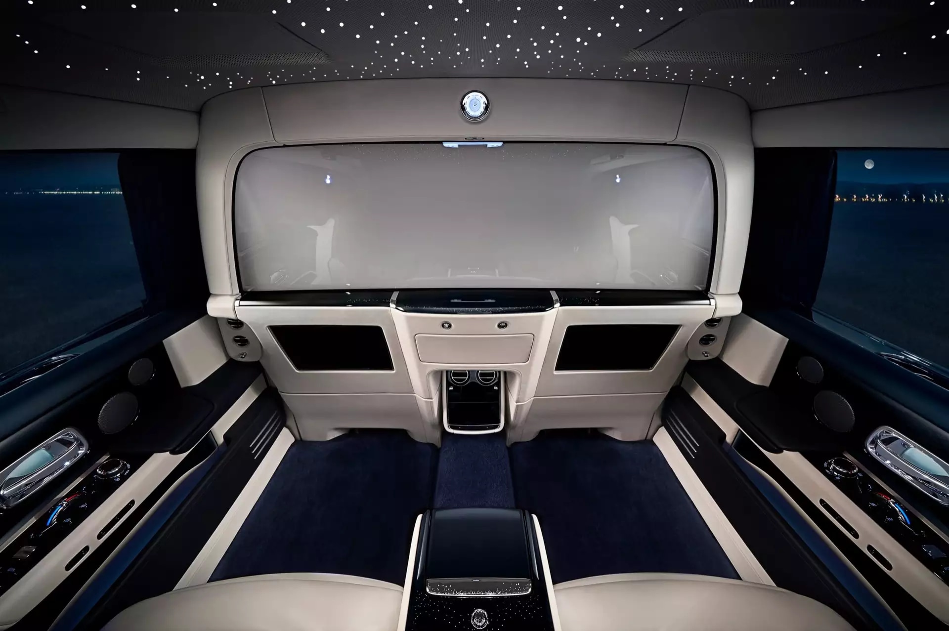 2024-rolls-royce-phantom-interior-wow.png