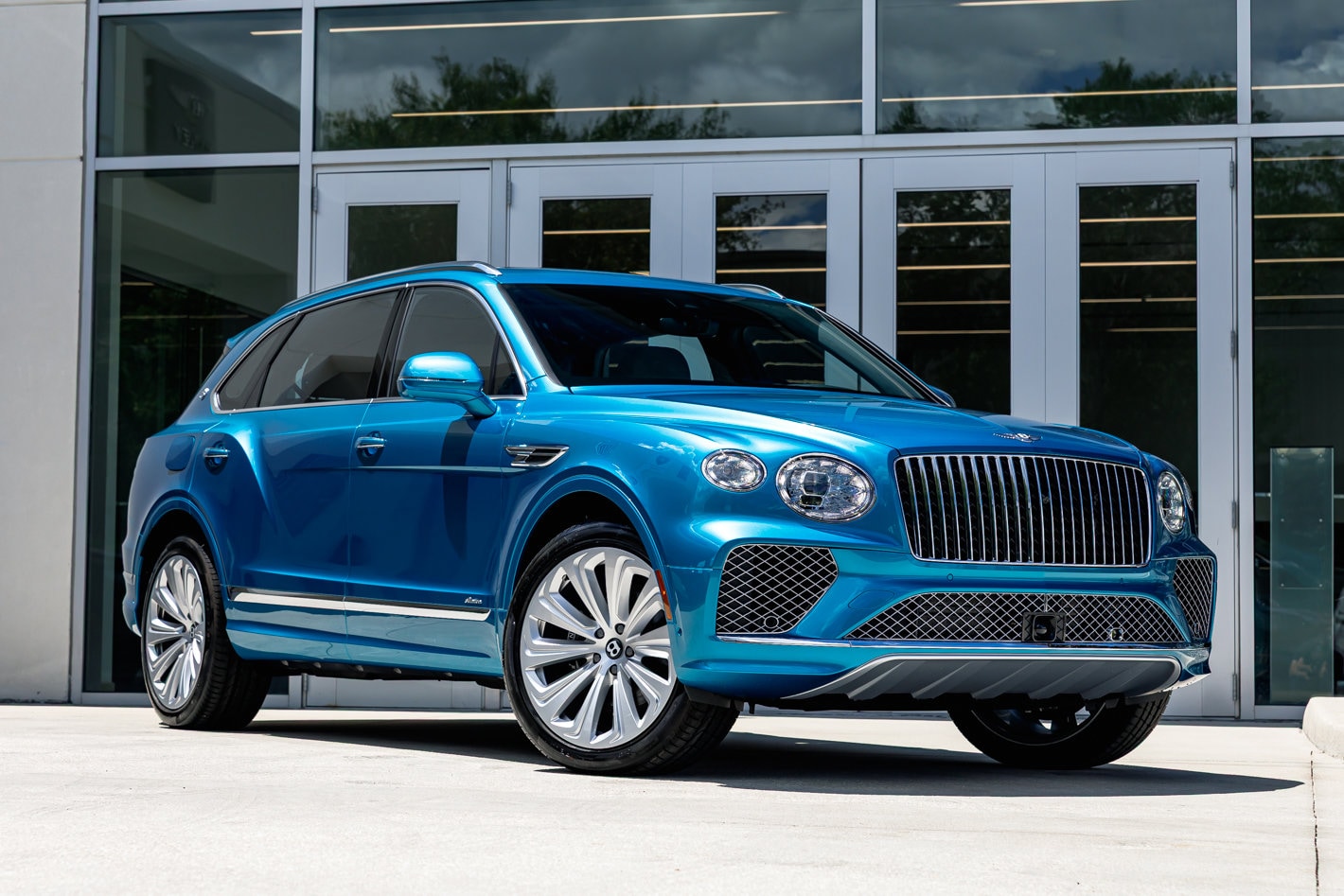 2025 Bentley Bentayga EWB V8