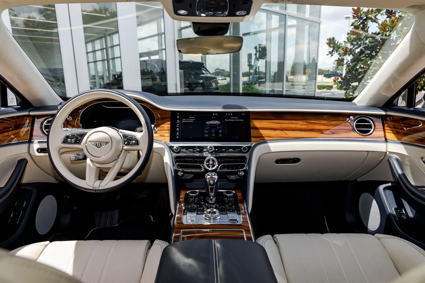 2024 Bentley Flying Spur V8 photo 3