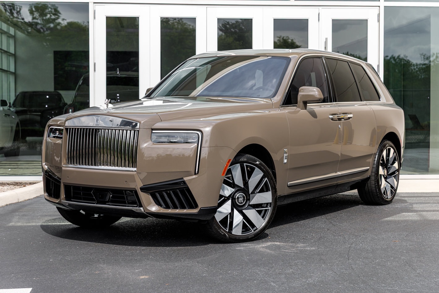 2025 Rolls-Royce Cullinan -'s photo