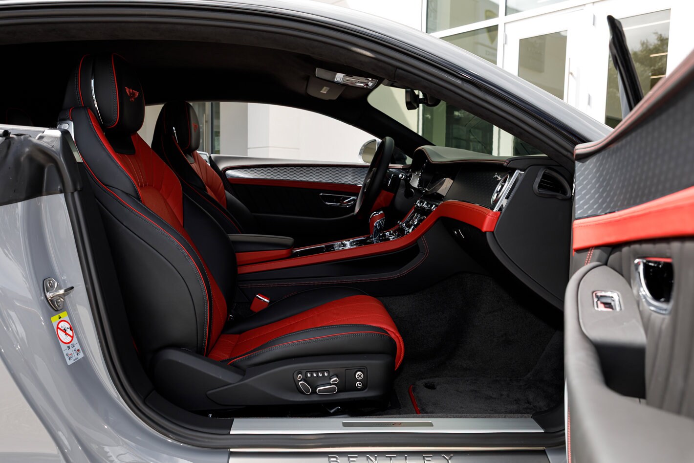 2024 Bentley Continental GT V8 photo 2