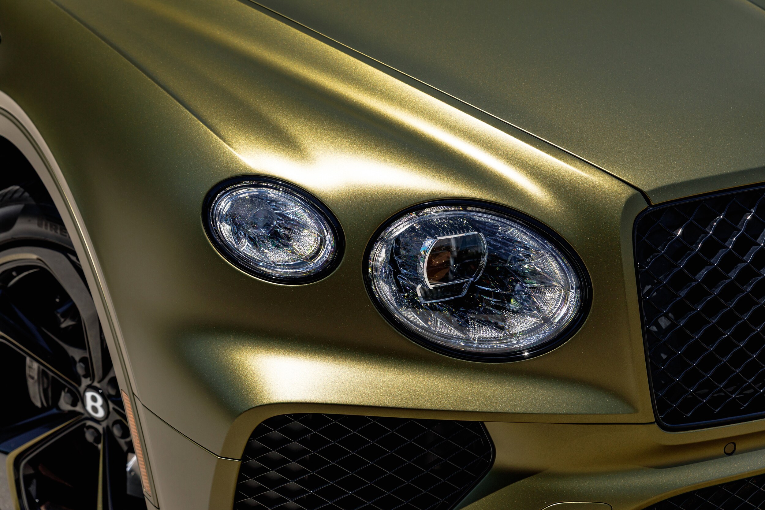 2024 Bentley Bentayga V8 S photo 2
