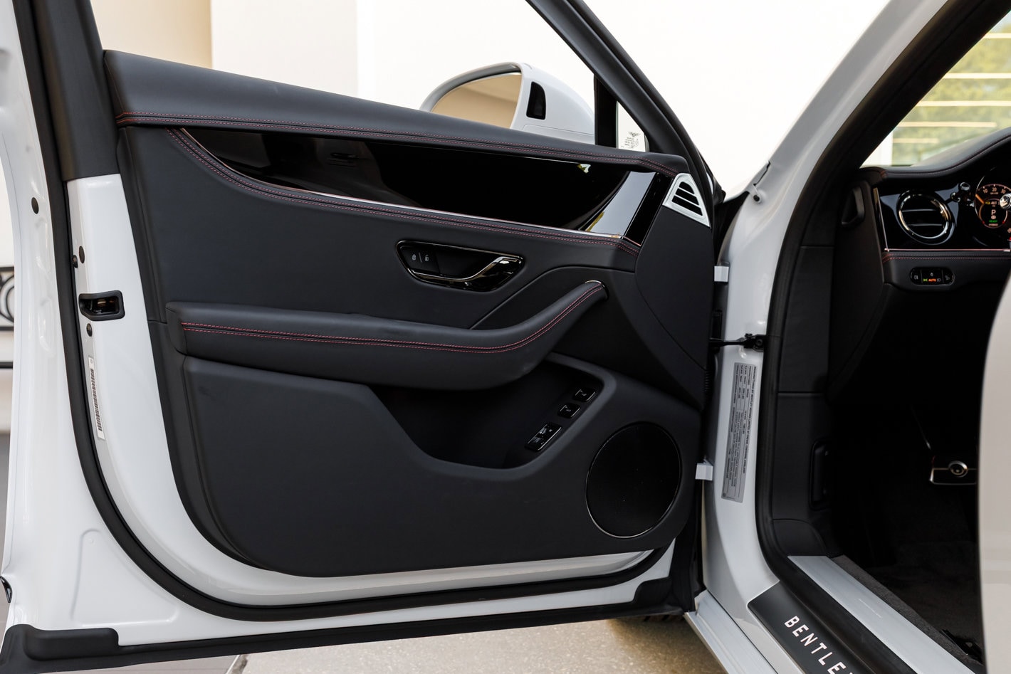 2026 Bentley Flying Spur - Photo 12