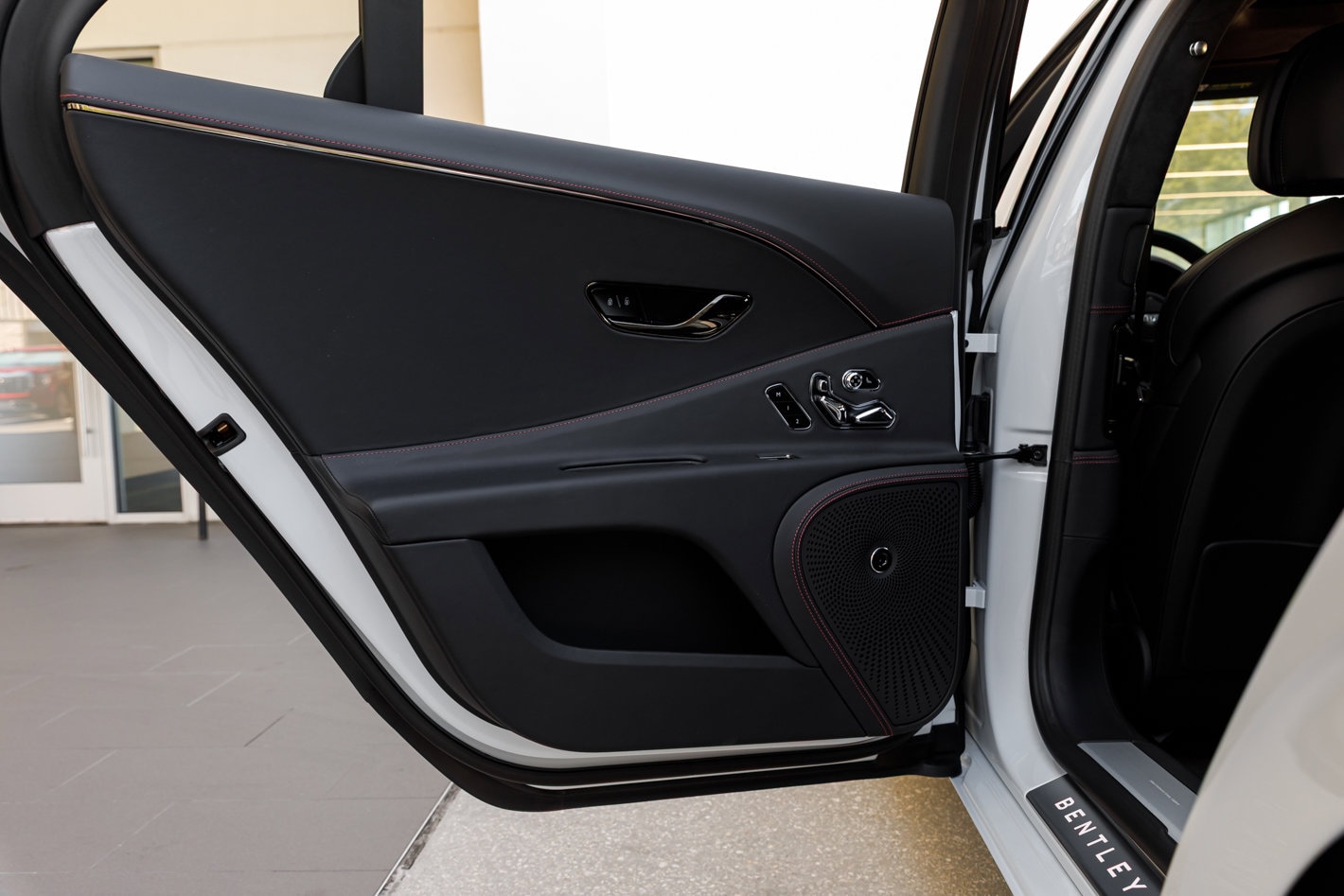 2026 Bentley Flying Spur - Photo 17