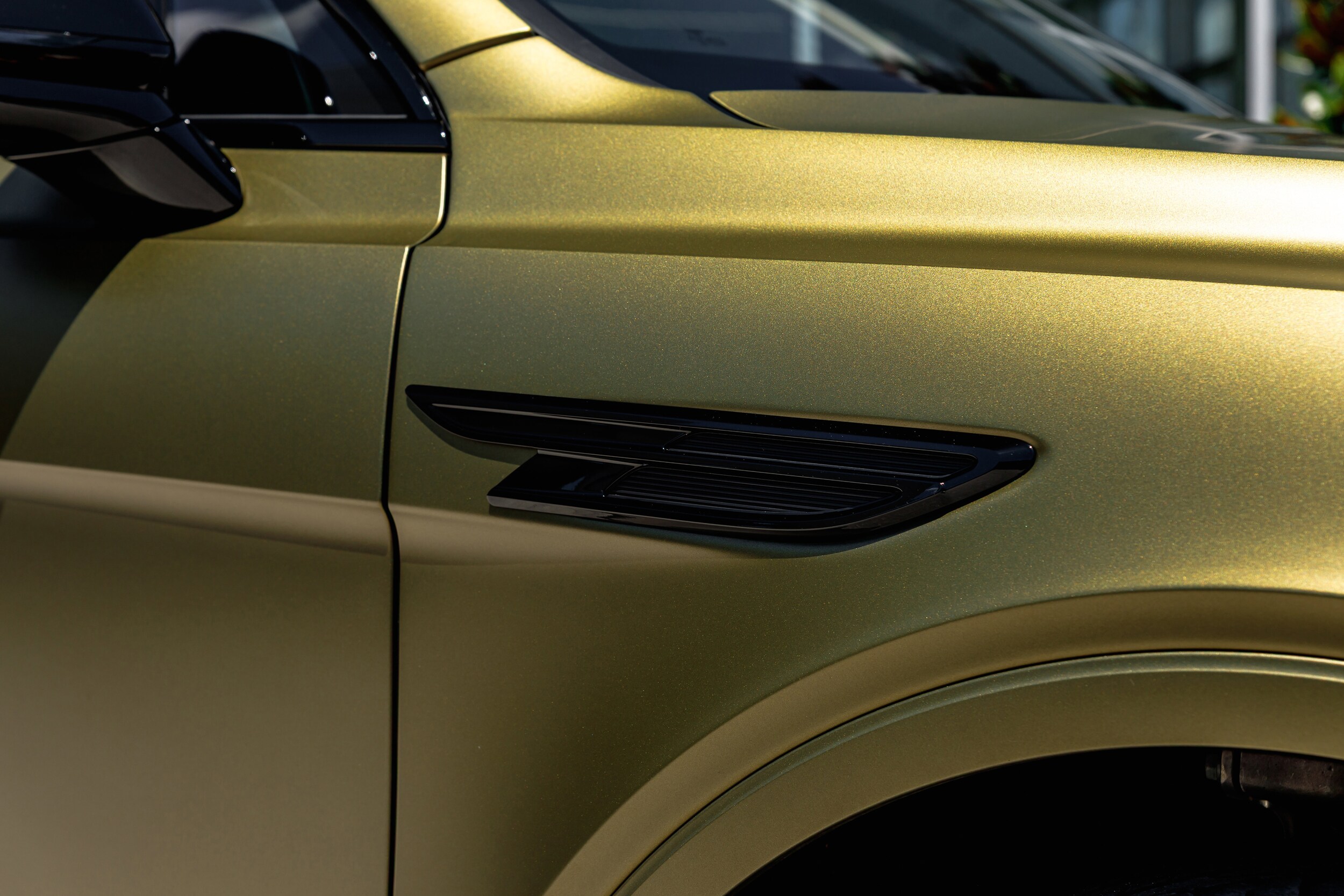 2024 Bentley Bentayga V8 S photo 3
