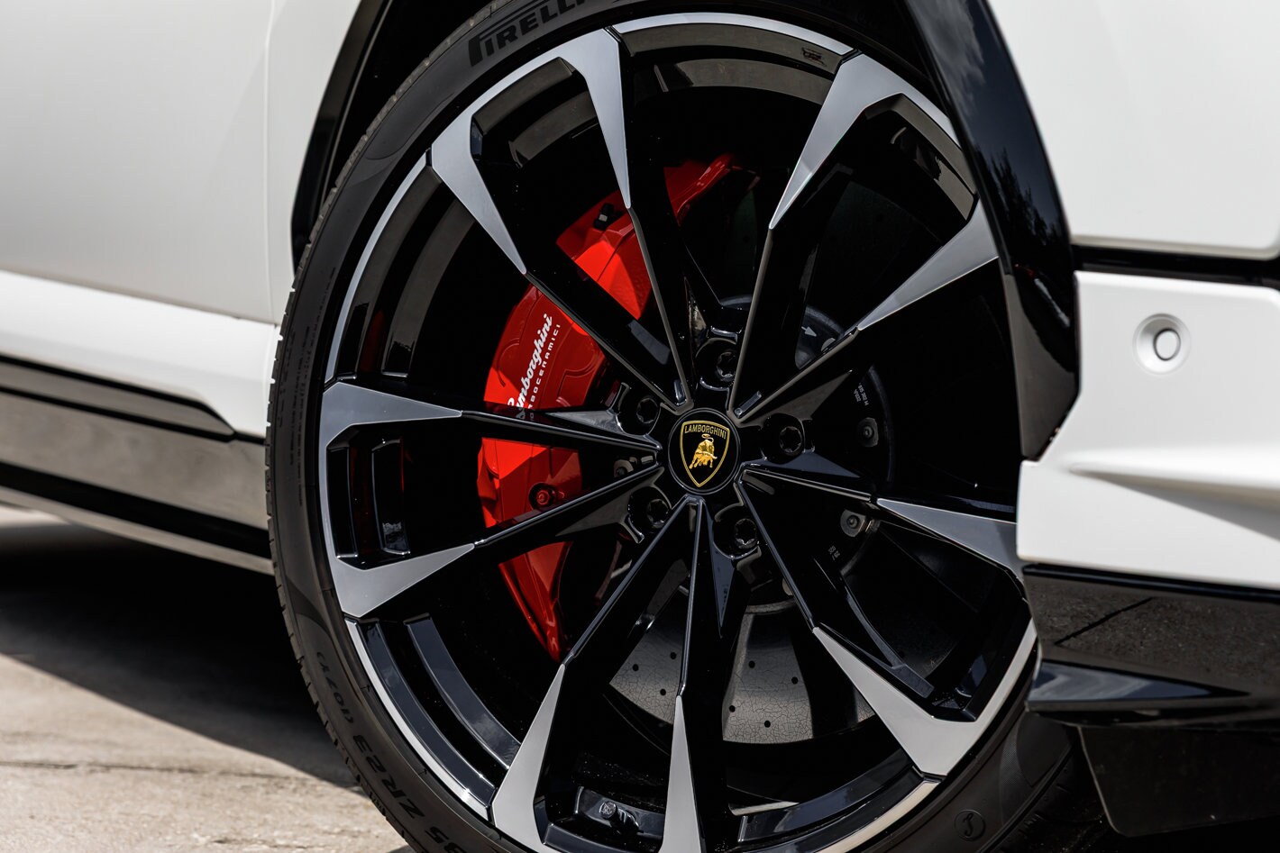 2023 Lamborghini Urus S photo 4
