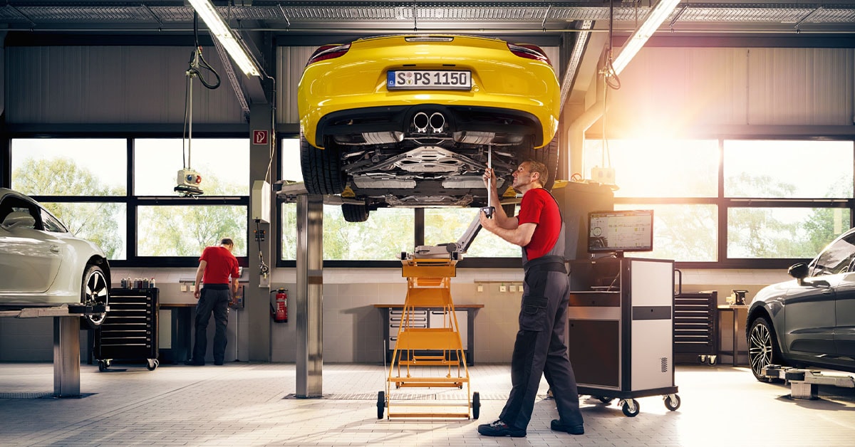 Porsche-Service-bay-yellow.jpg
