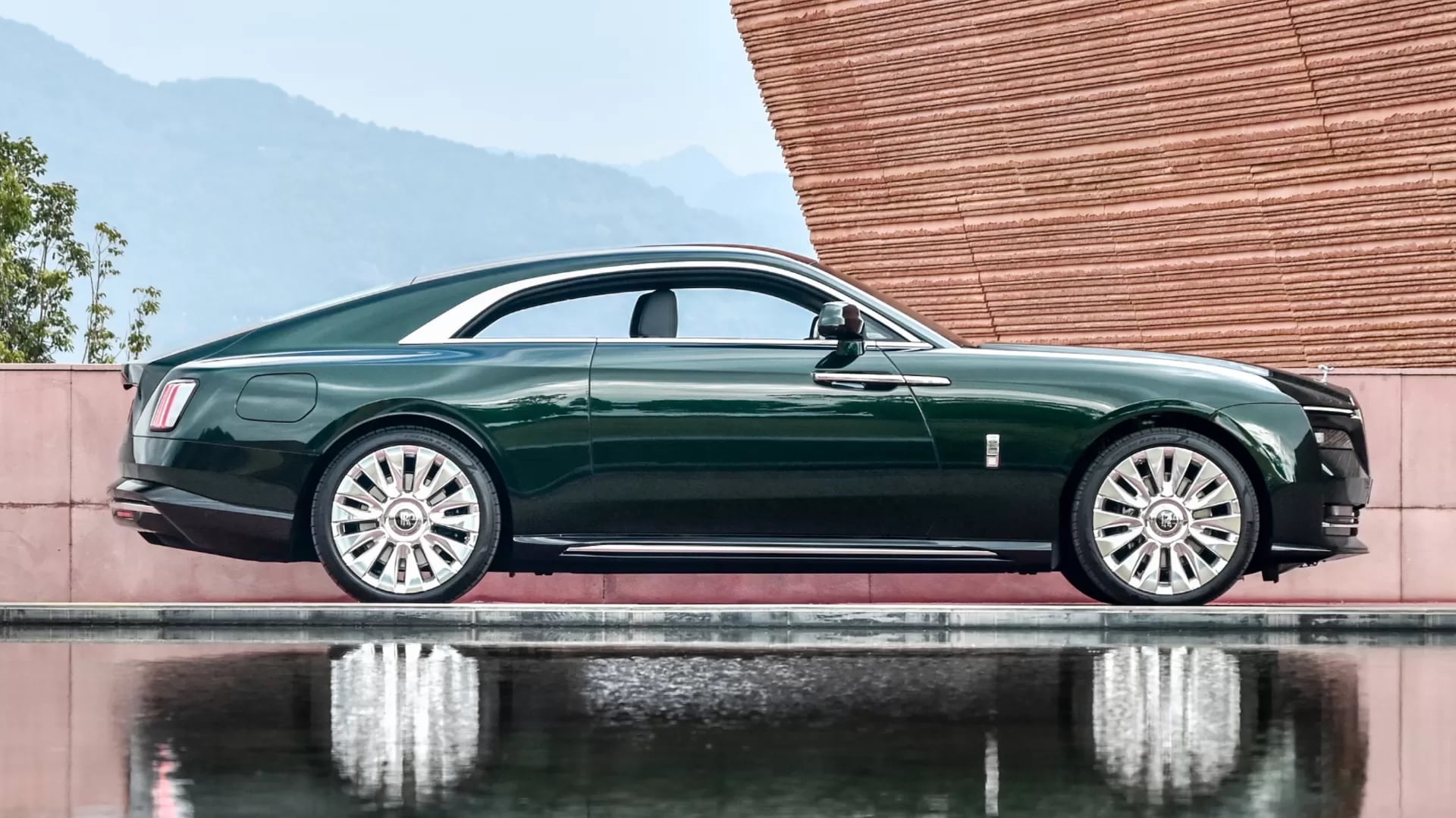 2025-rolls-royce-spectre-side-view.png