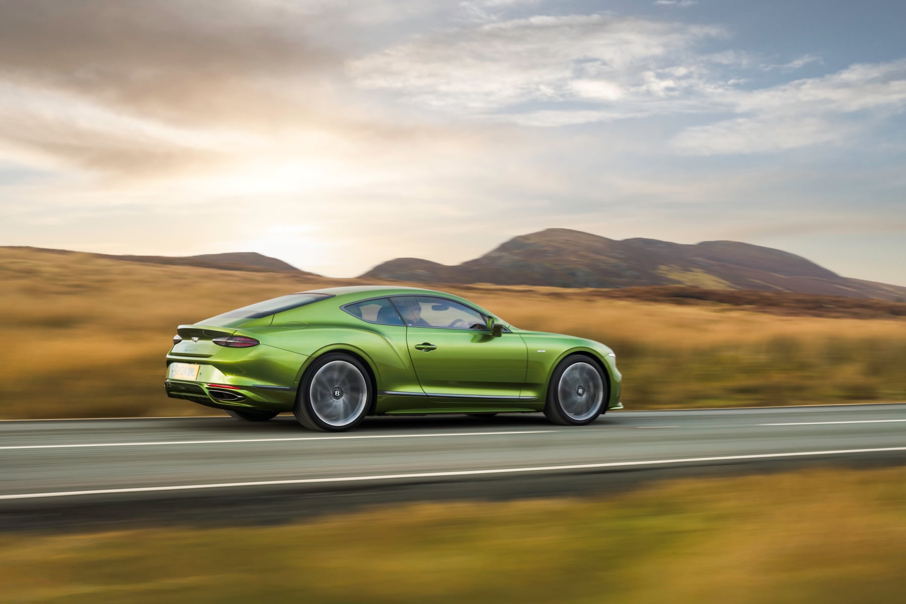2025-bentley-continental-GT%20Speed-zooming.png