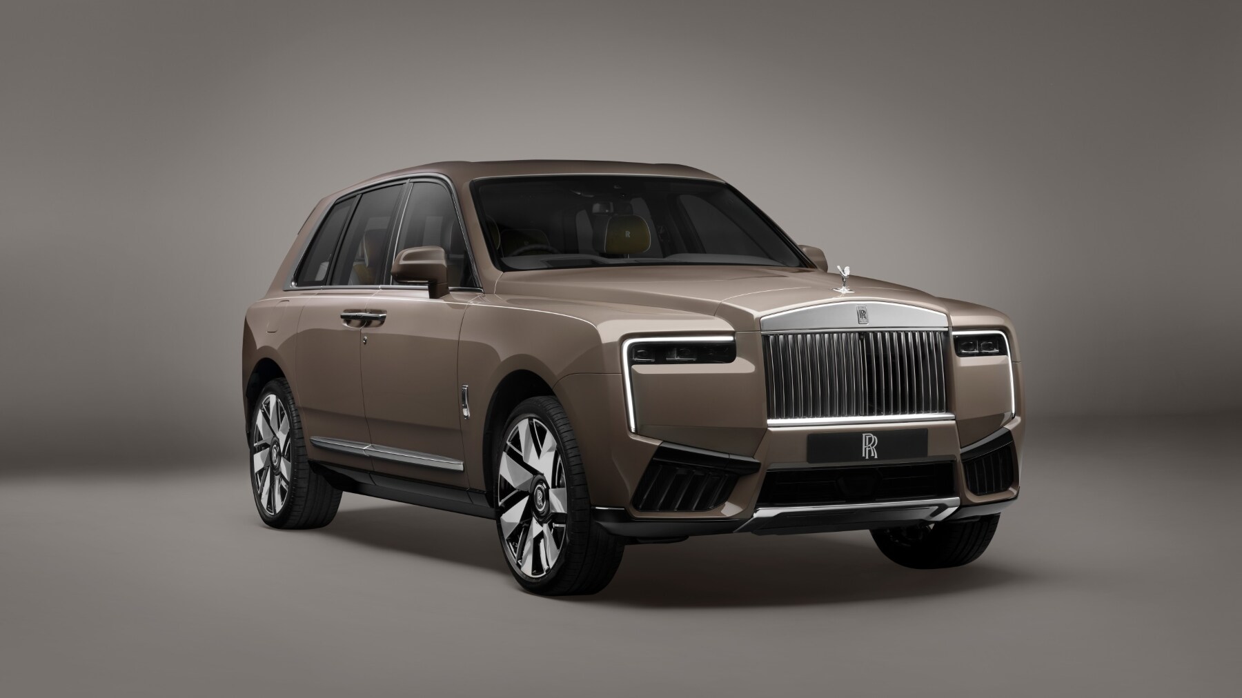 2025-rolls-royce-cullinan-ii-posed.png