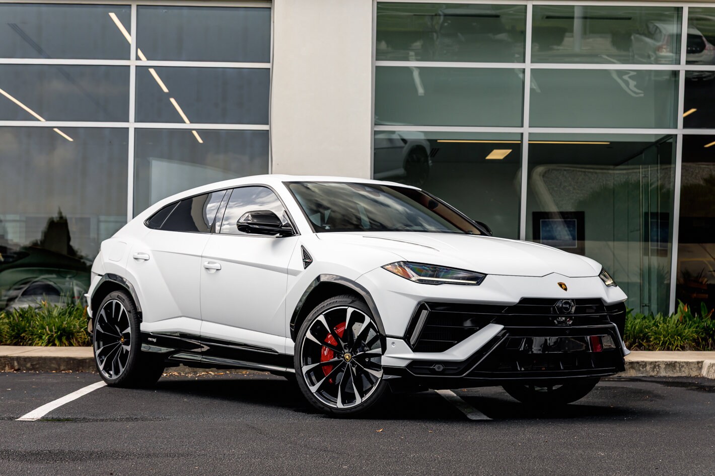 2023 Lamborghini Urus S photo 2