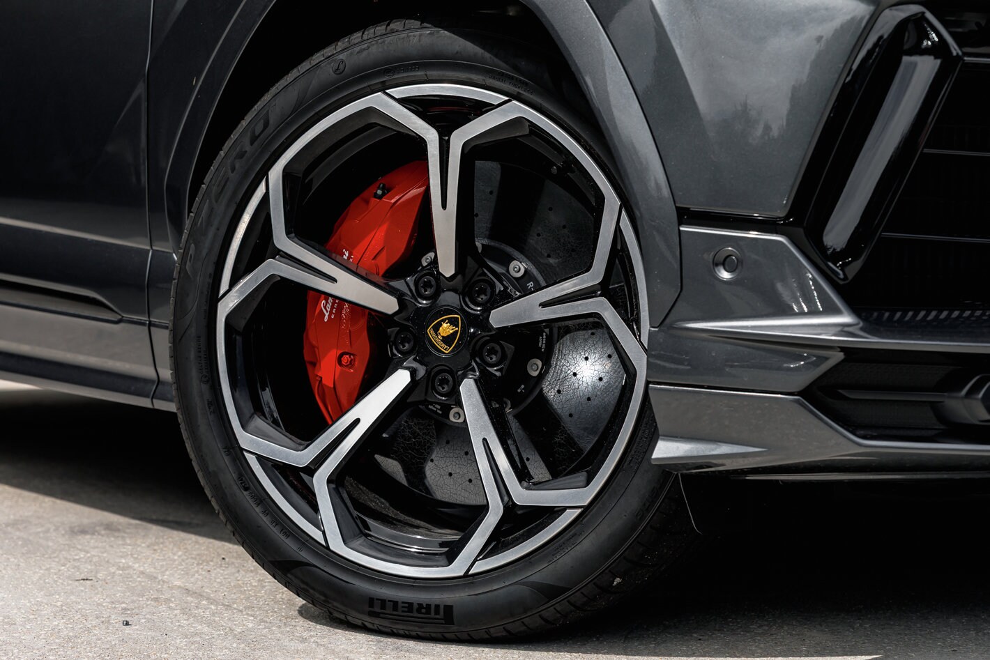 2024 Lamborghini Urus S photo 2