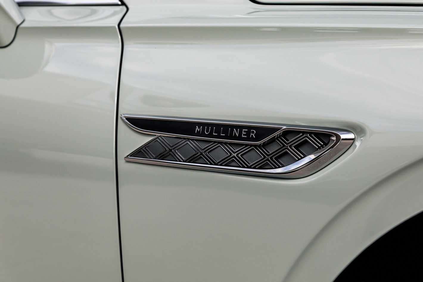 2025 Bentley Flying Spur Speed photo 3