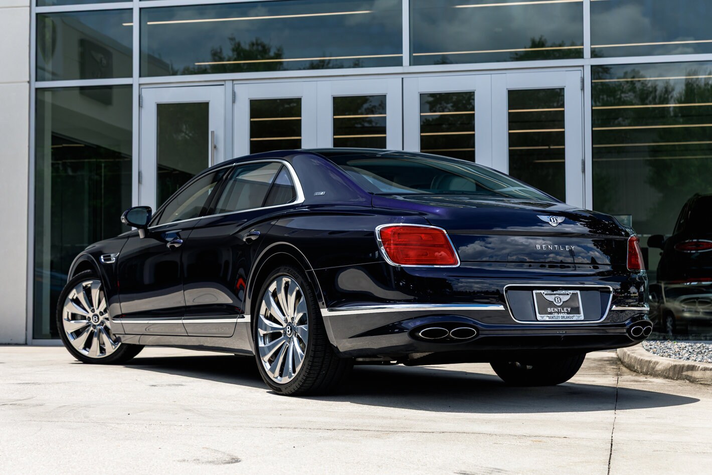 2024 Bentley Flying Spur V8 photo 2