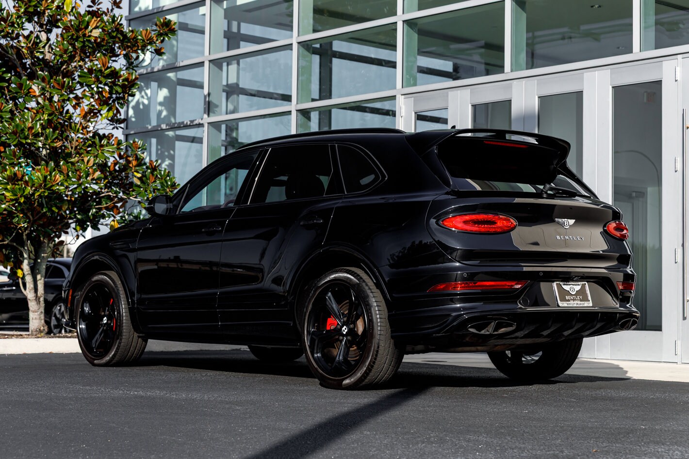 2022 Bentley Bentayga V8 photo 3