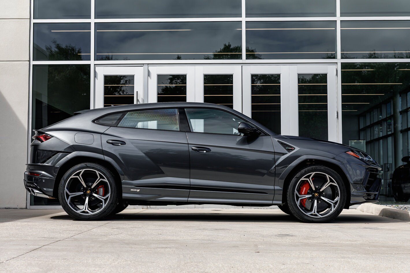 2024 Lamborghini Urus S photo 4