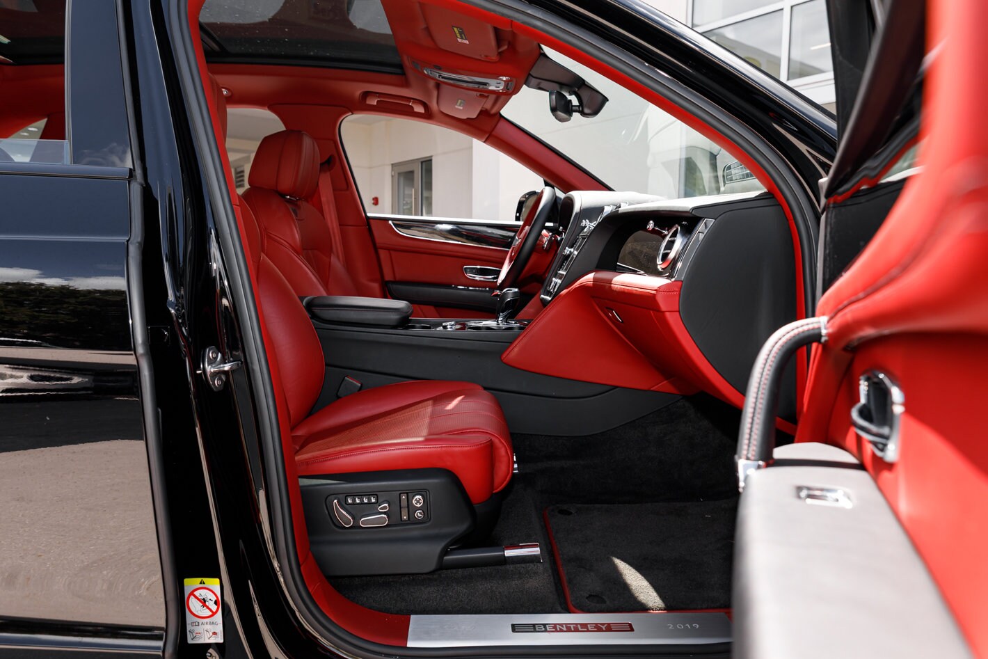 2020 Bentley Bentayga V8 photo 2