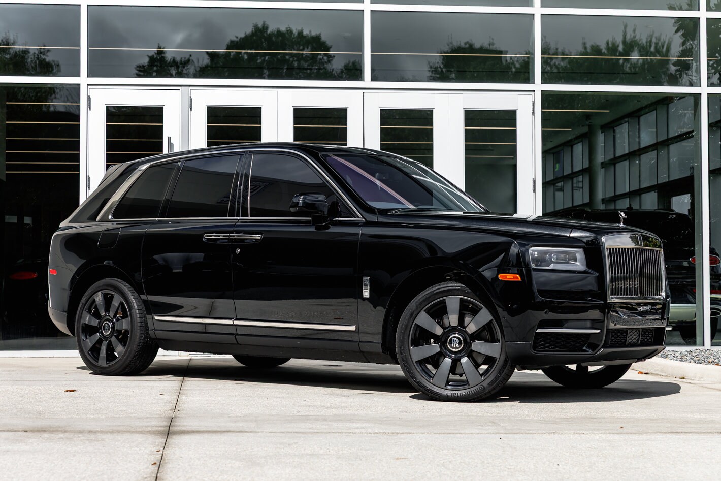 2023 Rolls Royce Cullinan RR31 photo 2