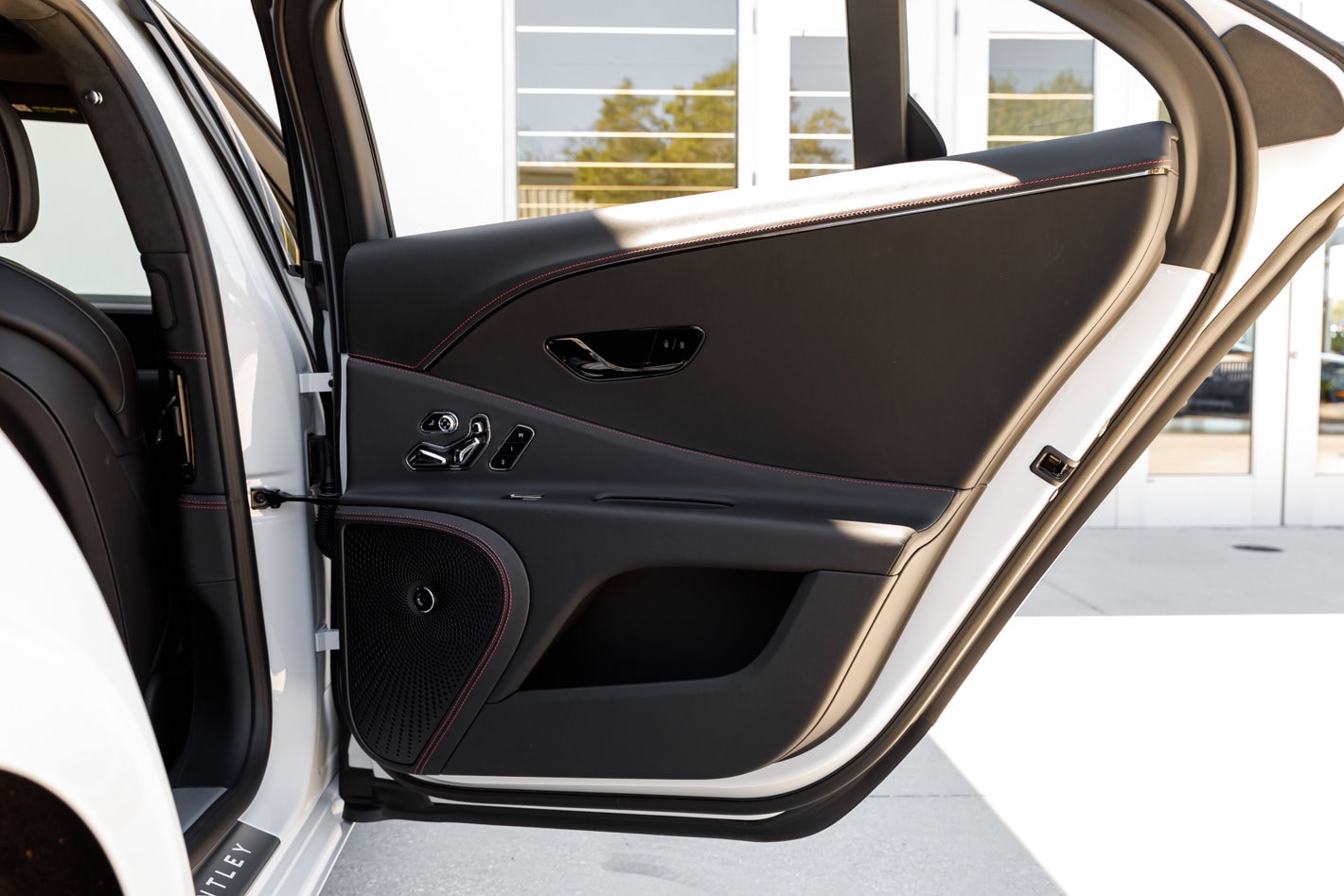 2026 Bentley Flying Spur - Photo 23