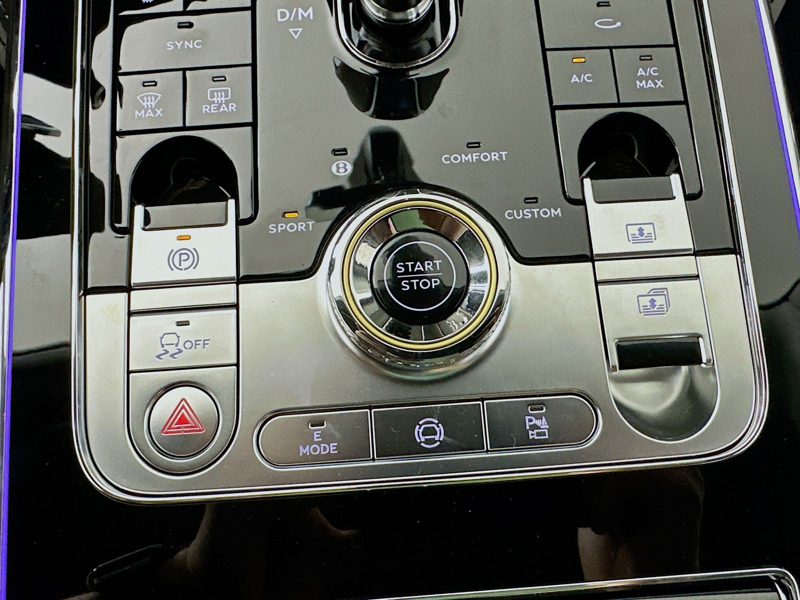 2026 Bentley Flying Spur Azure - Photo 30