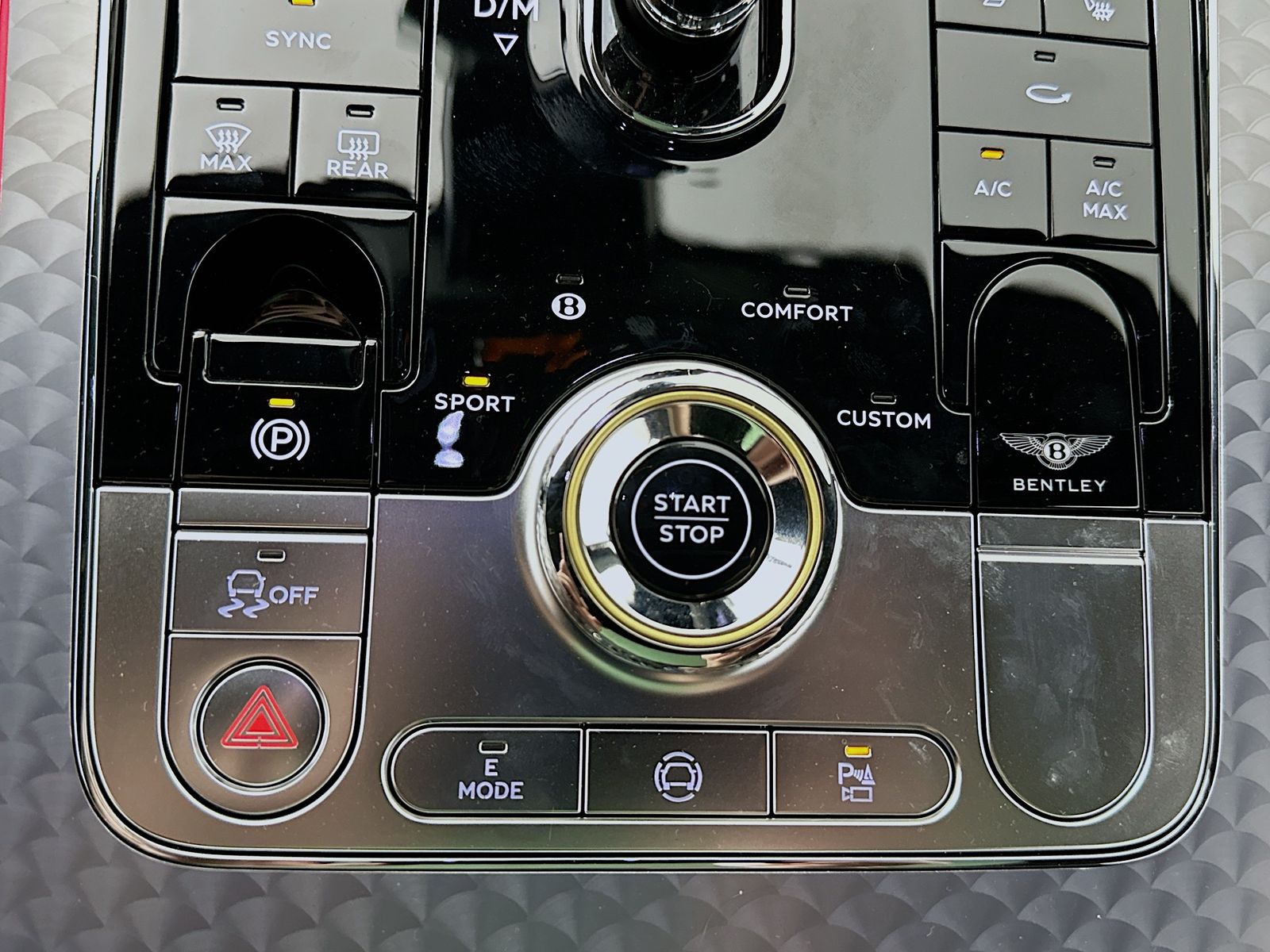 2025 Bentley Continental GT Black Edition - Photo 30