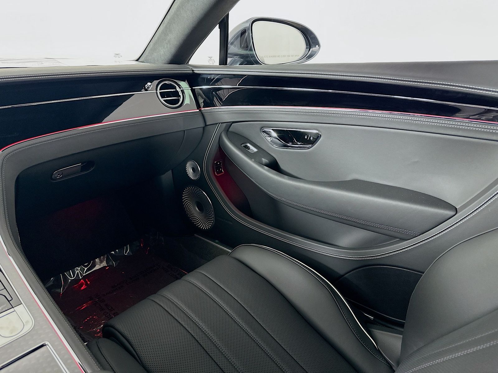 2025 Bentley Continental GT Black Edition - Photo 24