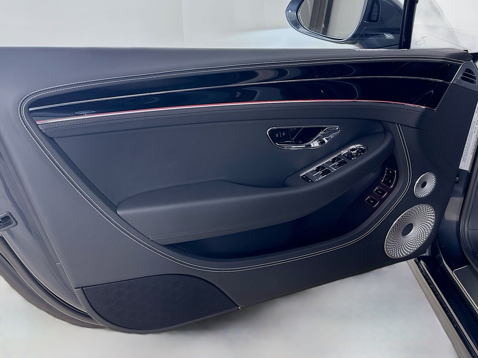 2025 Bentley Continental GT Black Edition - Photo 17