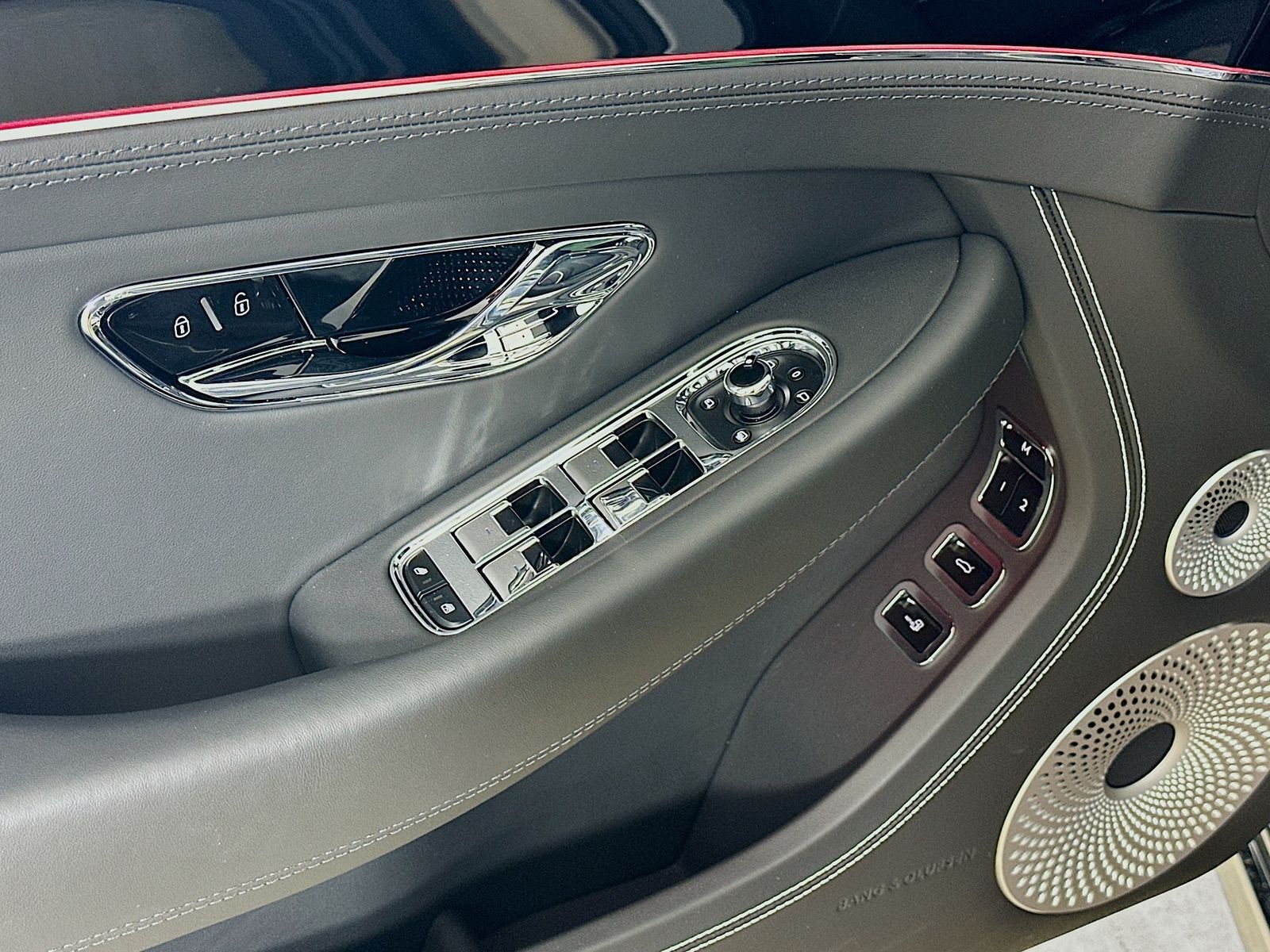 2025 Bentley Continental GT Black Edition - Photo 18