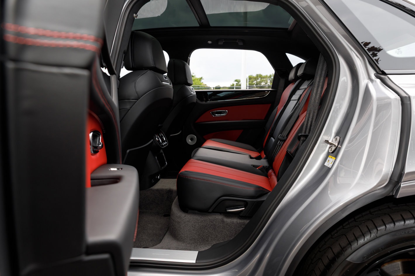2026 Bentley Bentayga - Photo 34