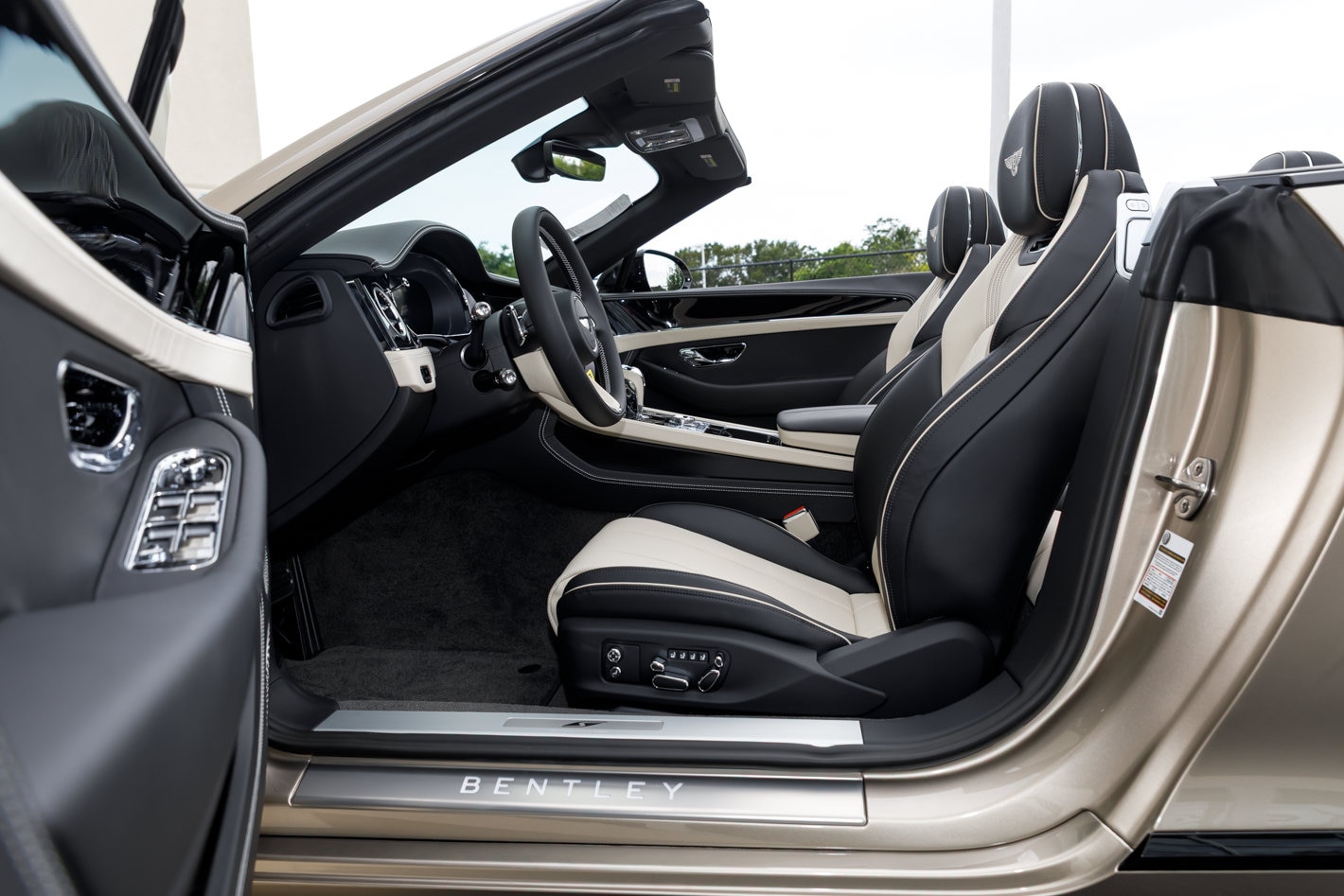 2026 Bentley Continental GTC - Photo 36