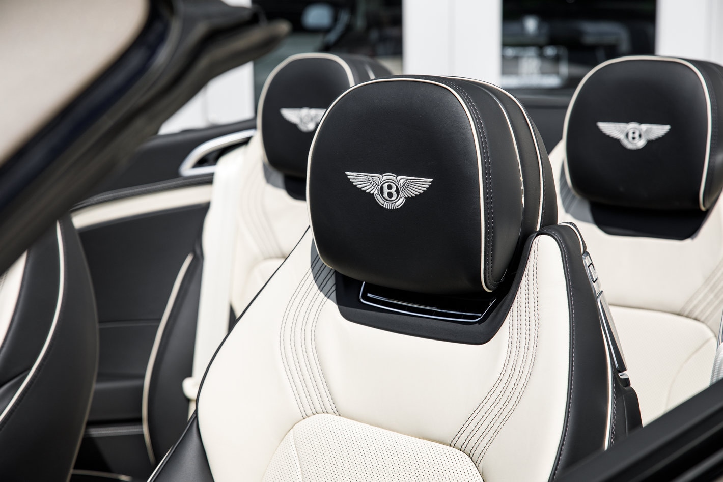 2026 Bentley Continental GTC - Photo 11