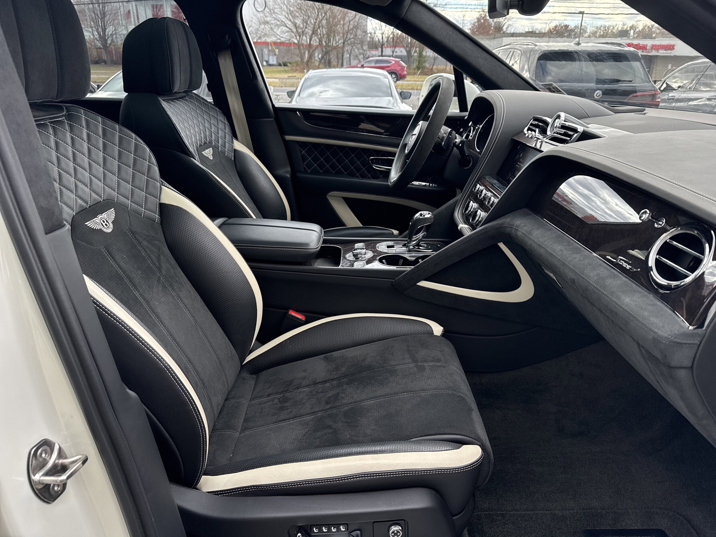 2022 Bentley Bentayga Speed photo 2