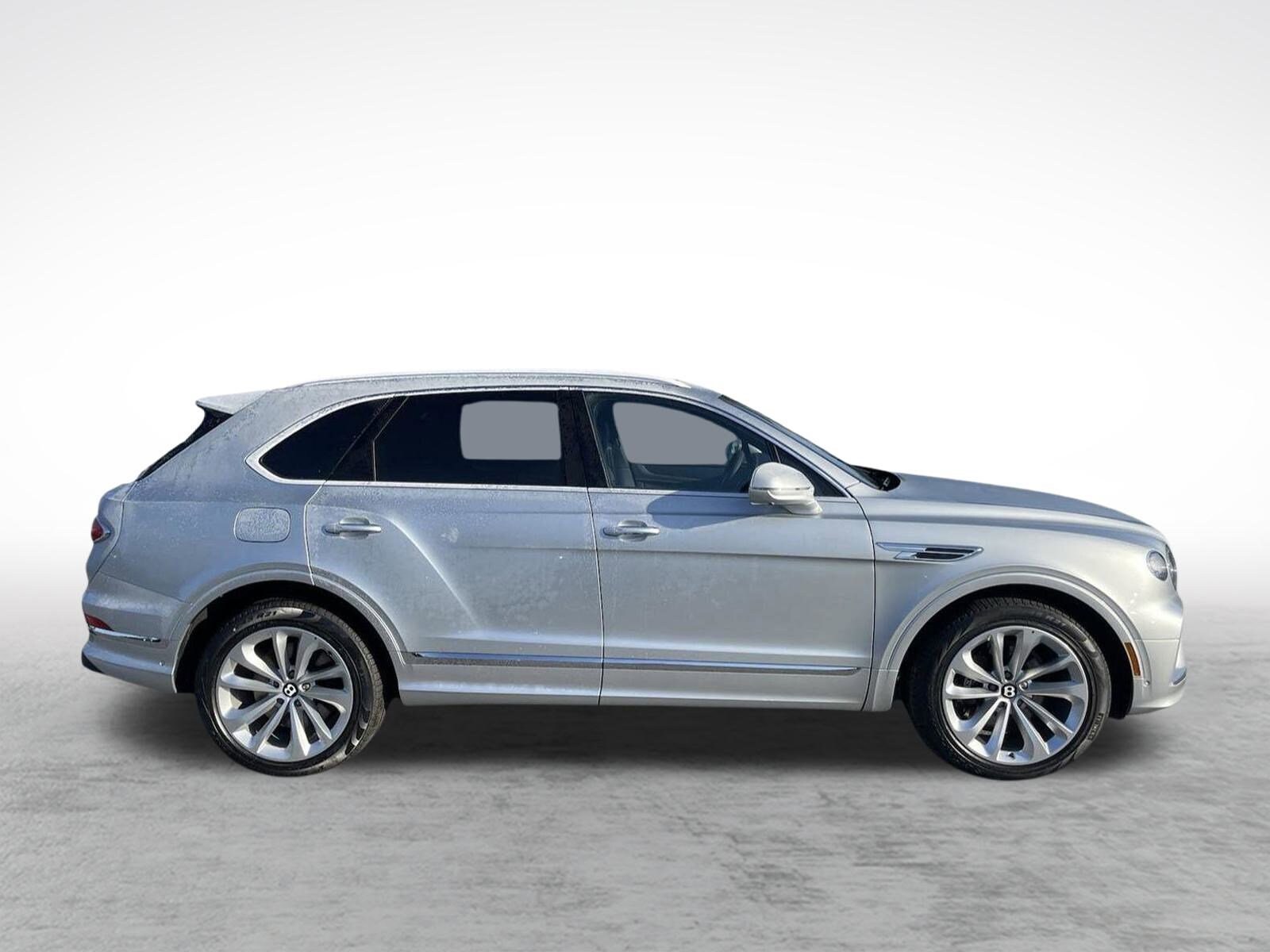 2024 Bentley Bentayga V8 photo 3