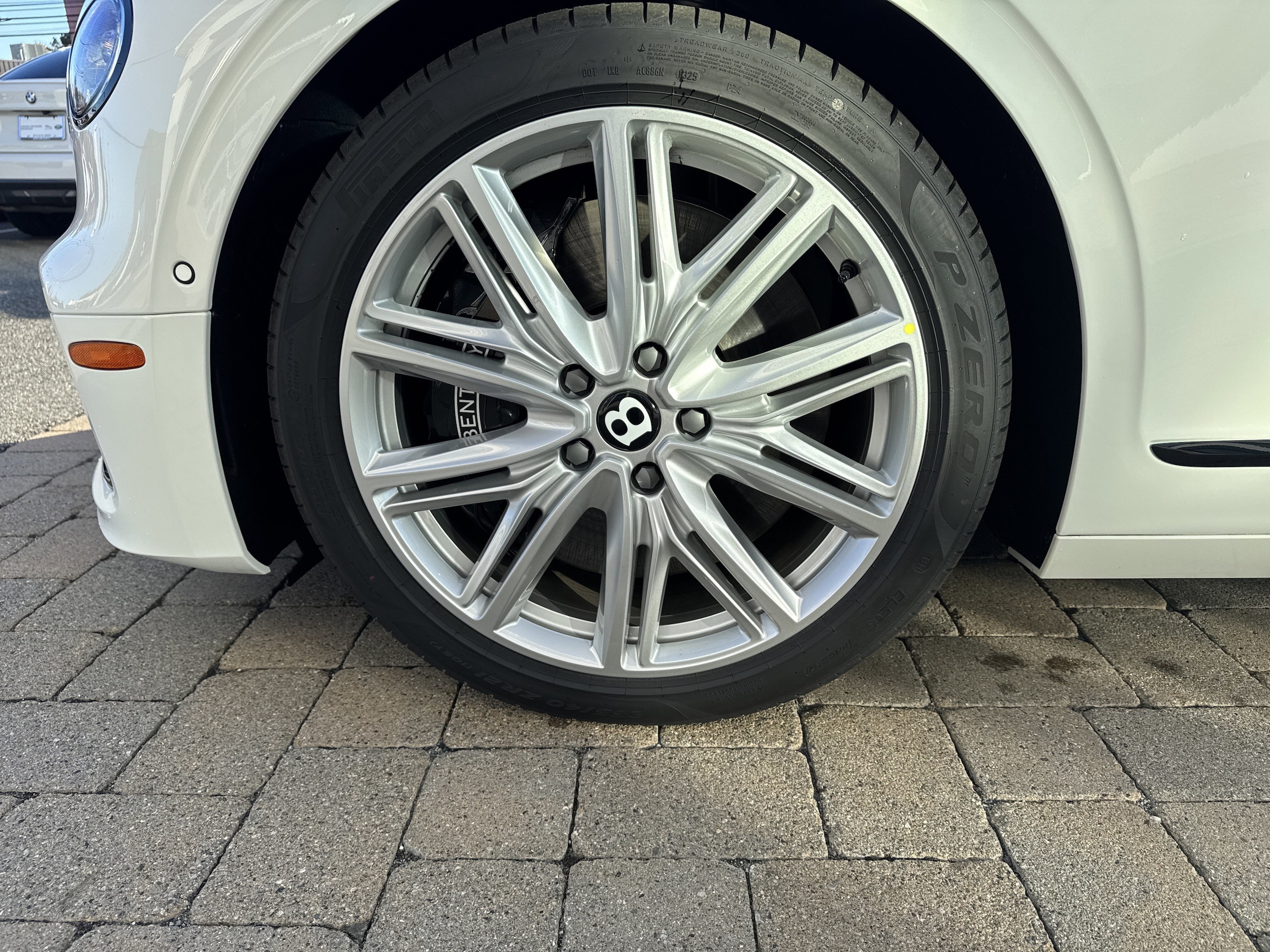 2026 Bentley Flying Spur - Photo 6