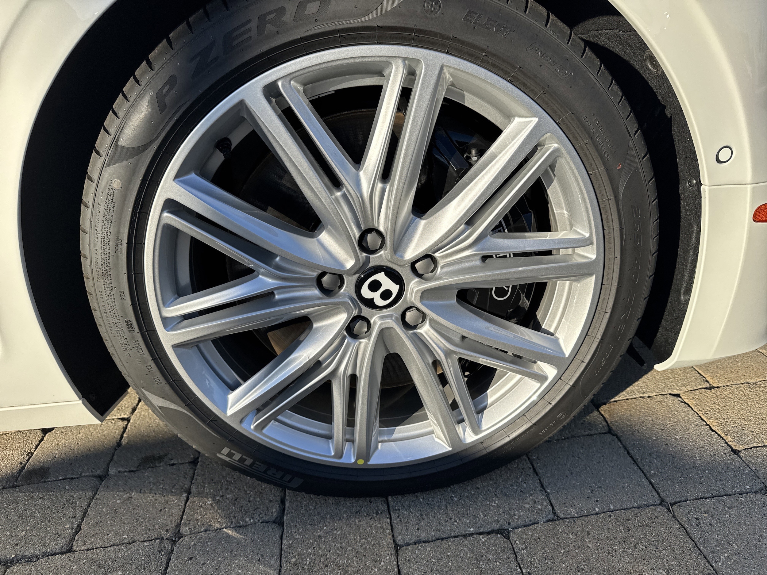 2026 Bentley Flying Spur - Photo 29